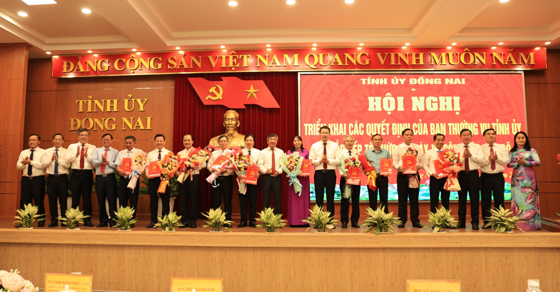 Công bố các Quyết định về sắp xếp tổ chức bộ máy và công tác cán bộ